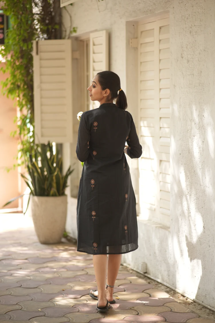 Black Handwoven Cotton Jamdani Dress - Image 2