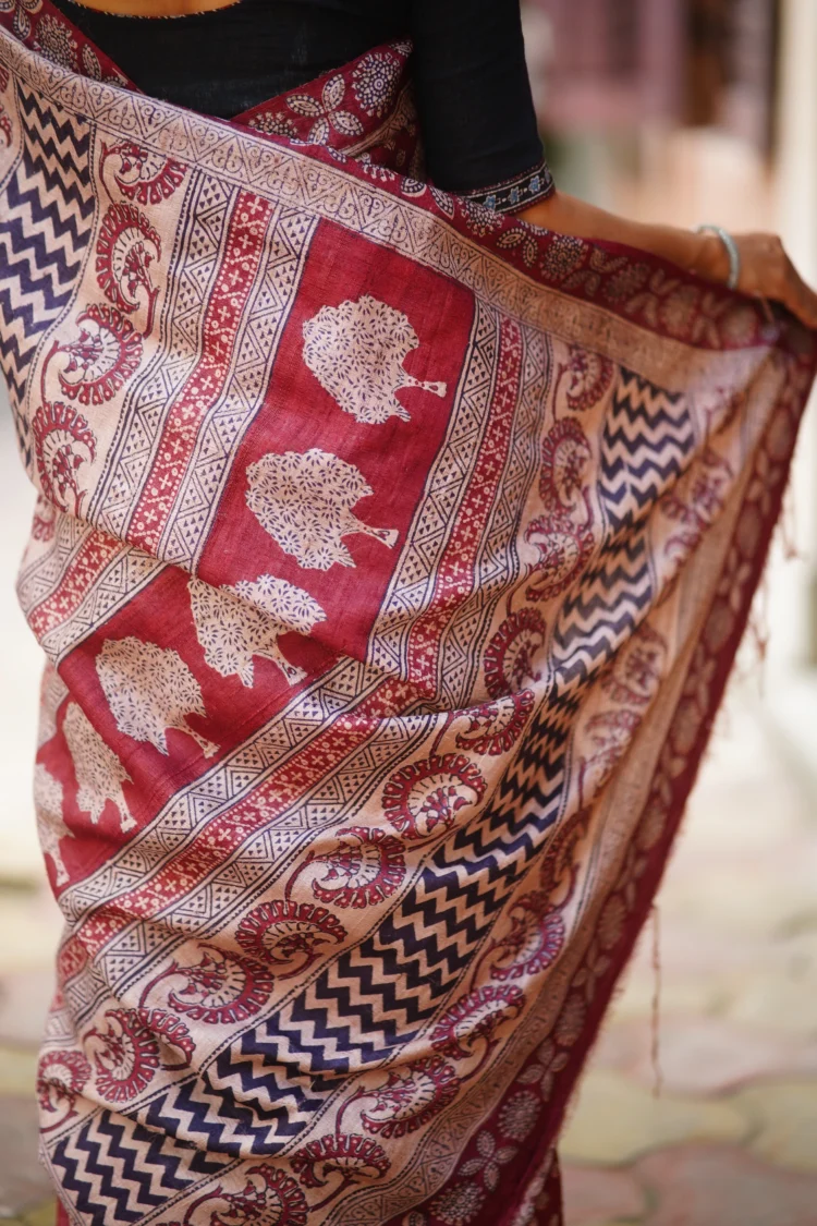 Maroon small buta Tasar saree with Bagh Print - Image 4