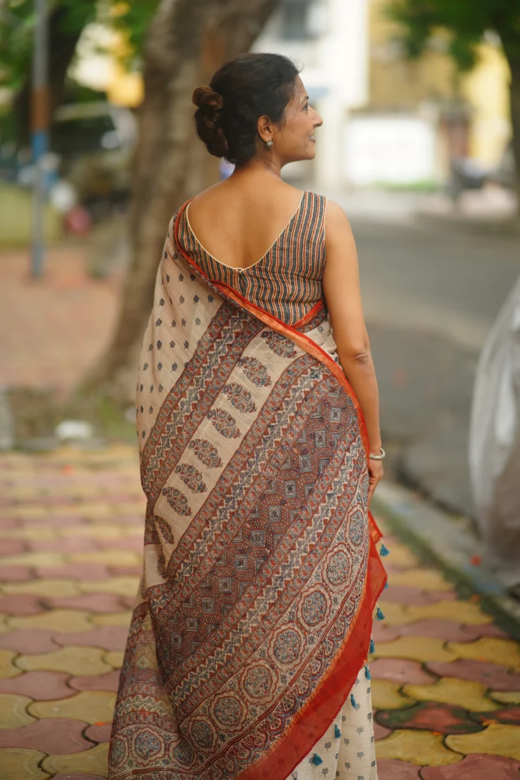 Kota Saree in Ajrakh print with Lotus motifs - Image 5