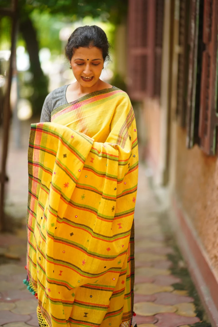 Yellow Kala Cotton Bhujori  Saree with mirror work in pallu - Image 4