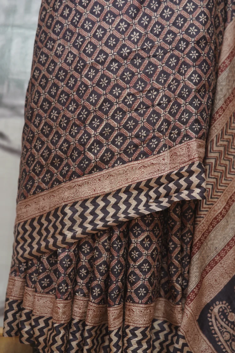 Black Bagh Hand-Block printed Tasar Saree - Image 4