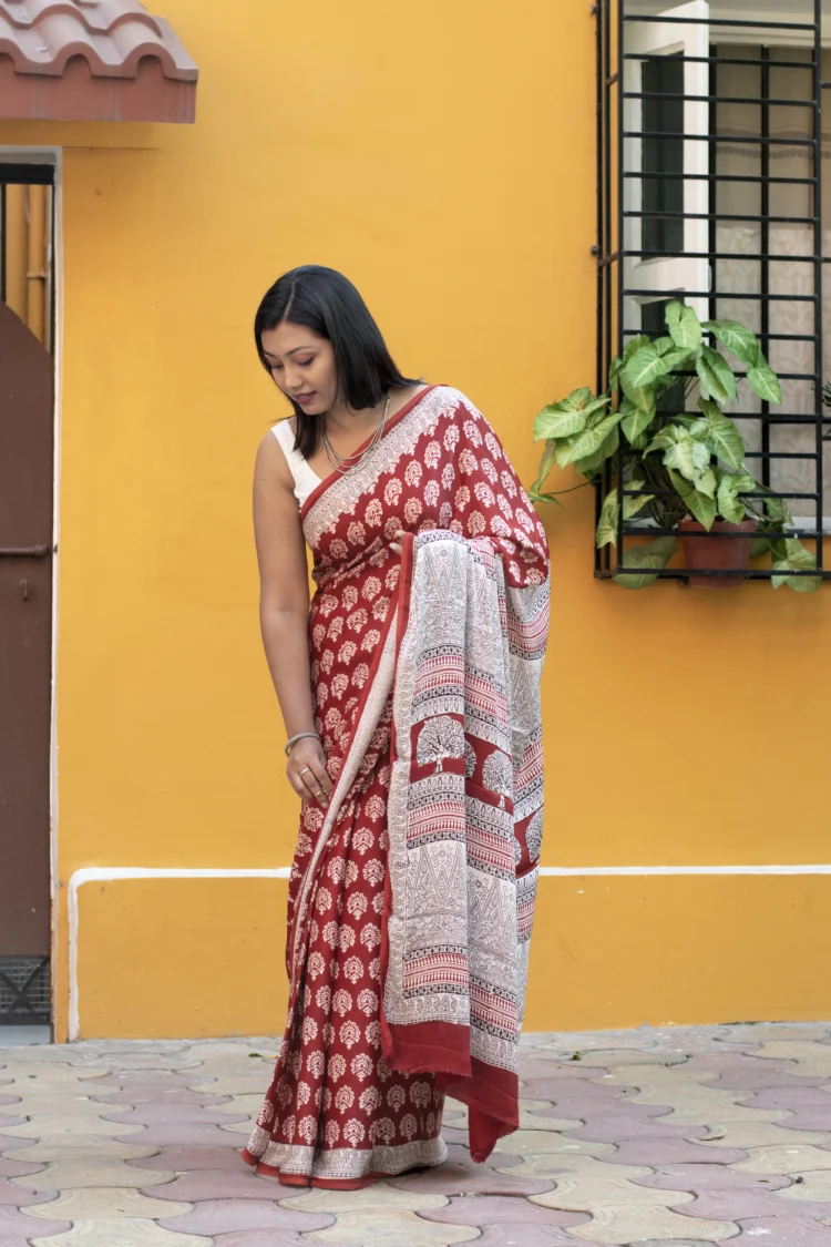 Red Bagh Print Modal Silk Saree with White Floral Motifs - Image 5