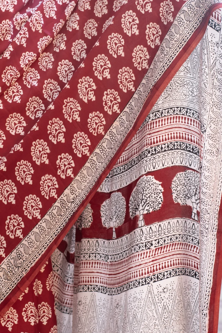 Red Bagh Print Modal Silk Saree with White Floral Motifs - Image 3