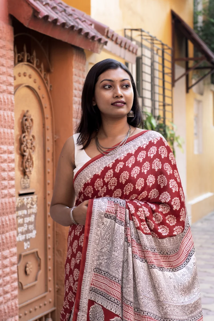 Red Bagh Print Modal Silk Saree with White Floral Motifs - Image 4
