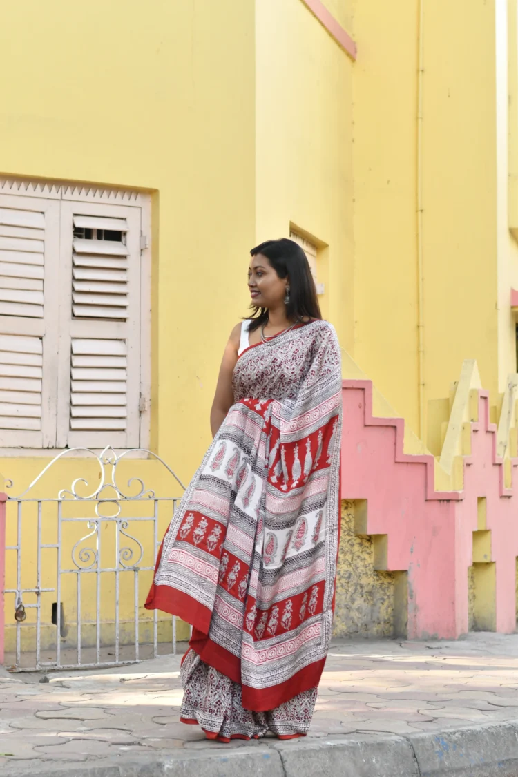 White Bagh Print Modal Silk Saree with Red and Black  Floral Motifs - Image 5