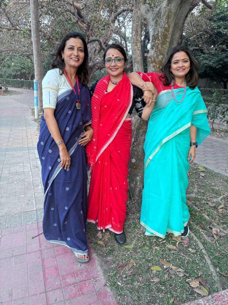 Blue cotton Jamdani saree with floral buta