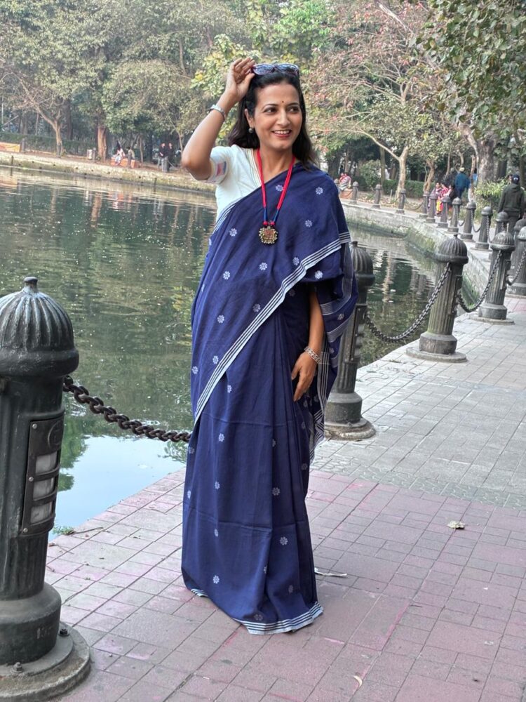 Blue cotton Jamdani saree with floral buta