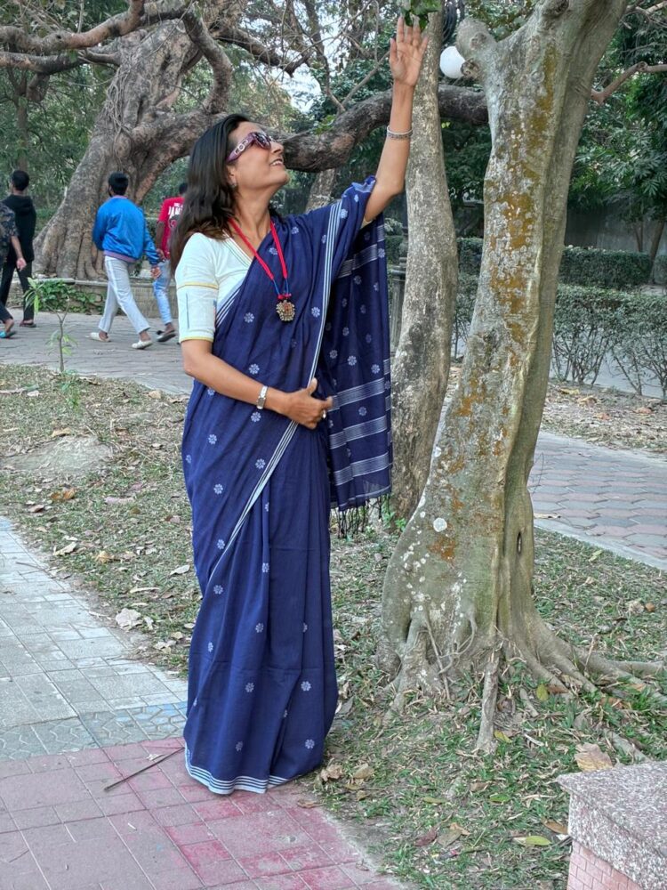 Blue cotton Jamdani saree with floral buta